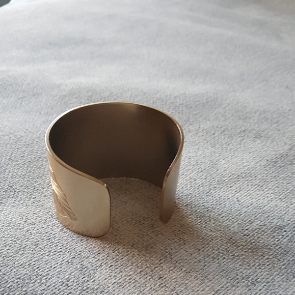 🎉2 for 10🎉Metal wrist cuff - Picture 3 of 4